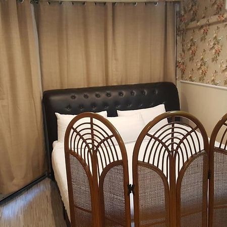 בנגקוק Bed And Butler Hostel מראה חיצוני תמונה